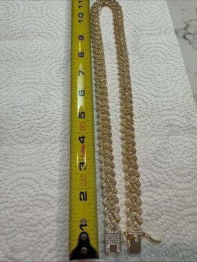 Source Unknown Gold-Tone Cuban Link Chain Necklace with Rhinestones